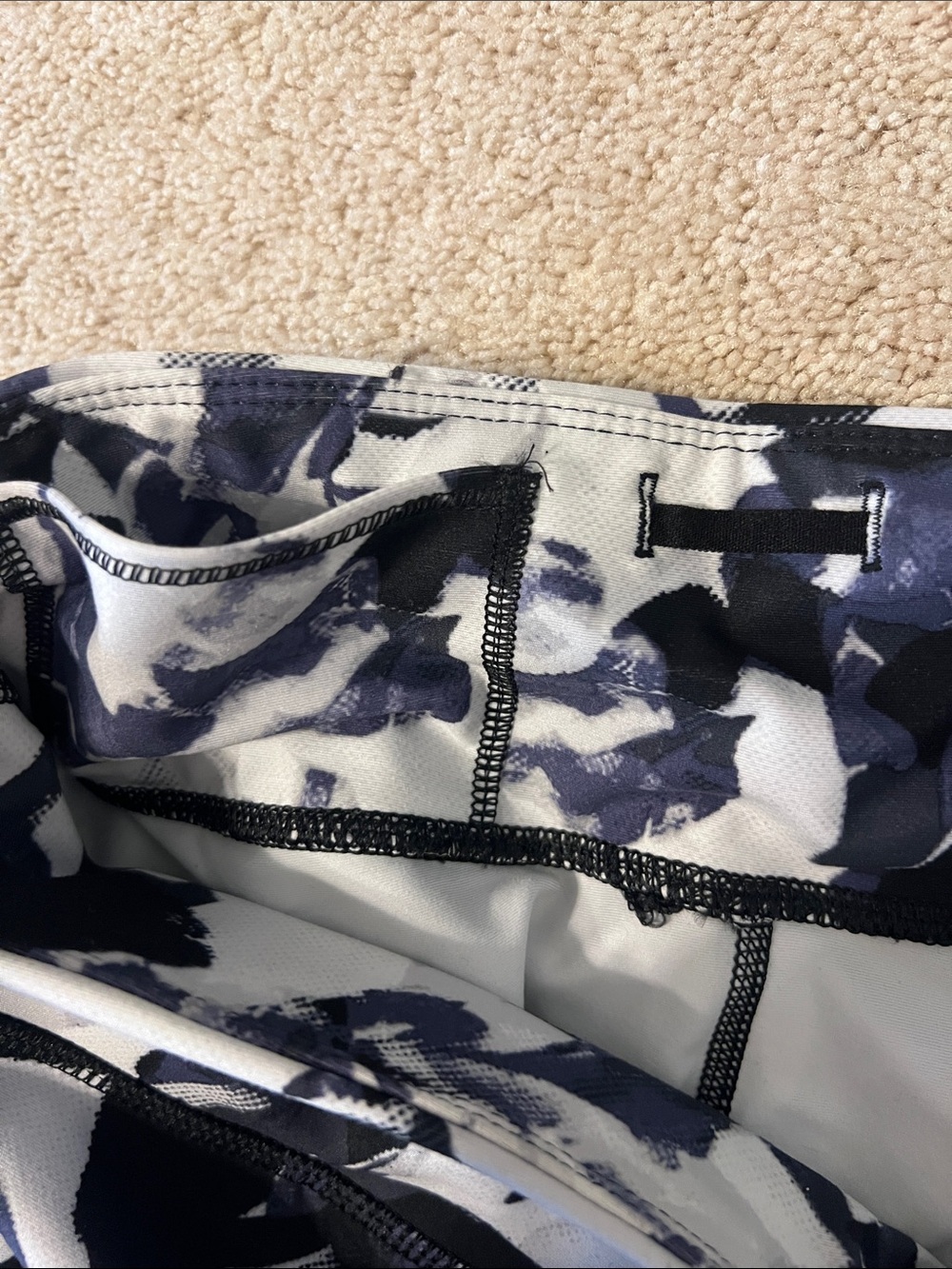 Avia Black, White & Gray Abstract Print Leggings Like New Size Small - Picture 5 of 6